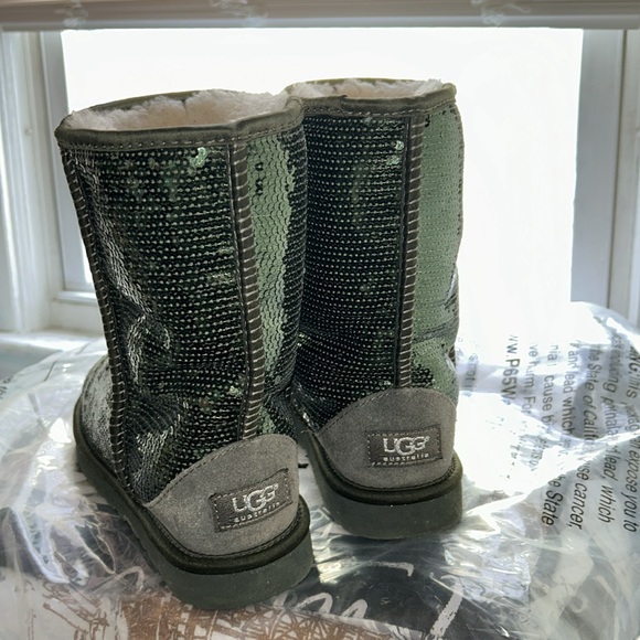 Sequence green UGGs size 7 - Picture 5 of 6